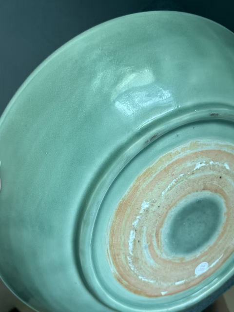 古玩陶瓷龍泉青瓷處州刻花大盤真品鑒賞圖