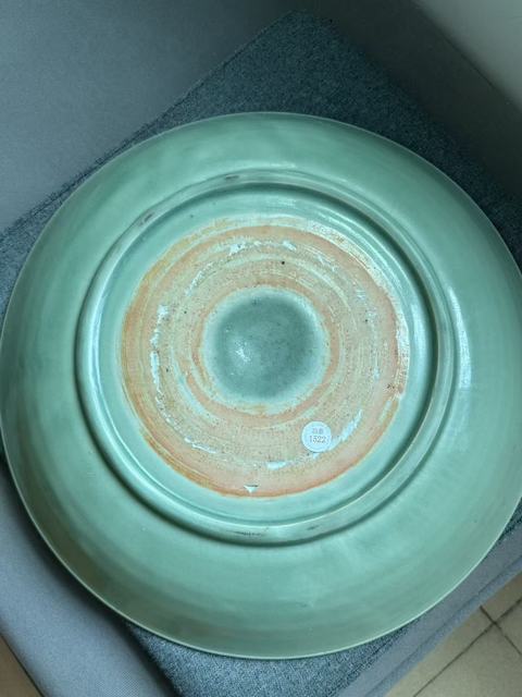 古玩陶瓷龍泉青瓷處州刻花大盤真品鑒賞圖