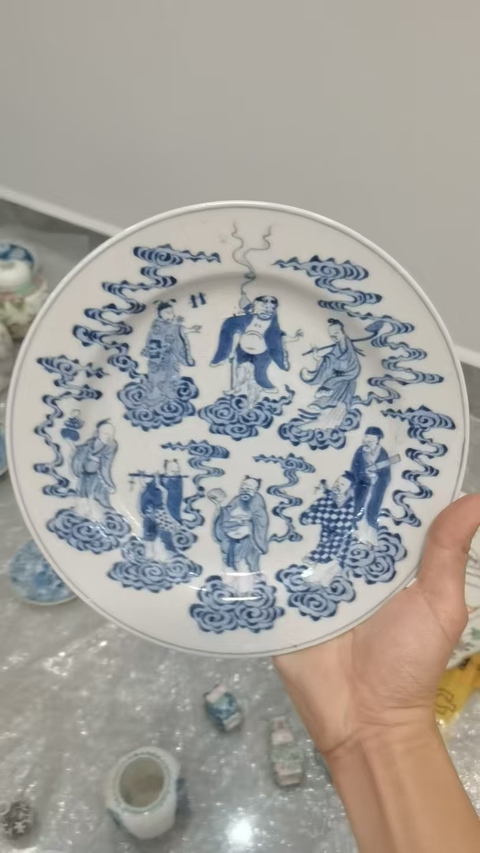 古玩陶瓷清中晚·青花八仙人物紋折沿盤 真品鑒賞圖