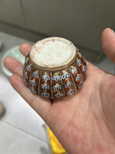 古玩陶瓷花卉紋蓋子真品鑒賞圖