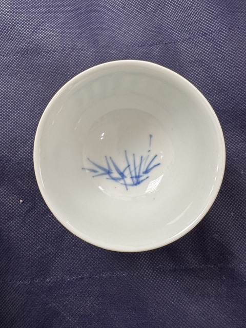 古玩陶瓷馬紋青花杯真品鑒賞圖