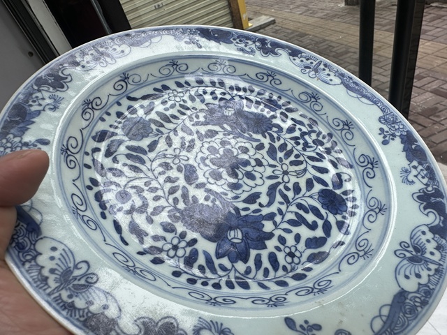 古玩陶瓷花卉紋青花盤真品鑒賞圖