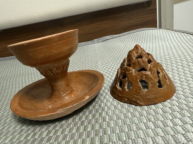 古玩陶瓷紅陶黃釉博山爐真品鑒賞圖