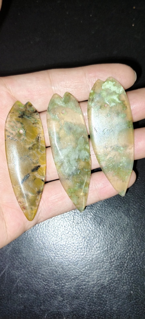 古玩玉器岫玉雕“葉片”真品鑒賞圖