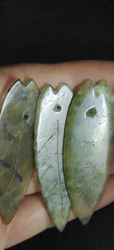 古玩玉器岫玉雕“葉片”真品鑒賞圖