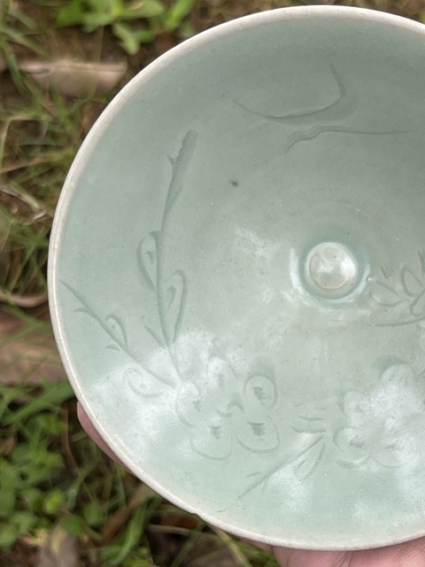 古玩陶瓷南宋到元龍泉窯暗刻梅花紋盞真品鑒賞圖