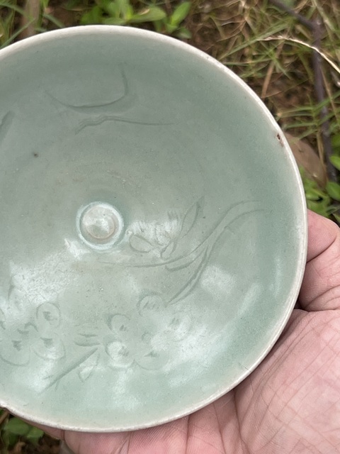 古玩陶瓷南宋到元龍泉窯暗刻梅花紋盞真品鑒賞圖