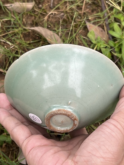 古玩陶瓷南宋到元龍泉窯暗刻梅花紋盞真品鑒賞圖
