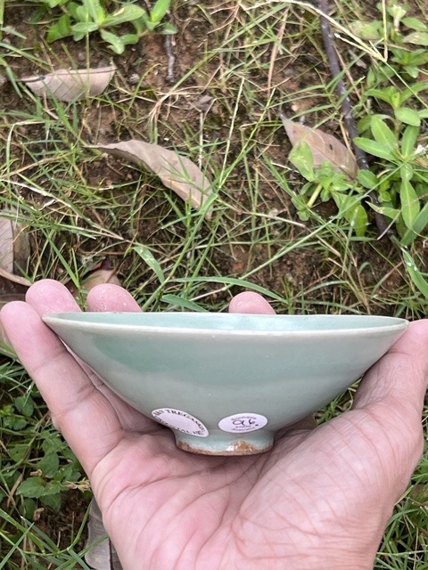 古玩陶瓷南宋到元龍泉窯暗刻梅花紋盞真品鑒賞圖