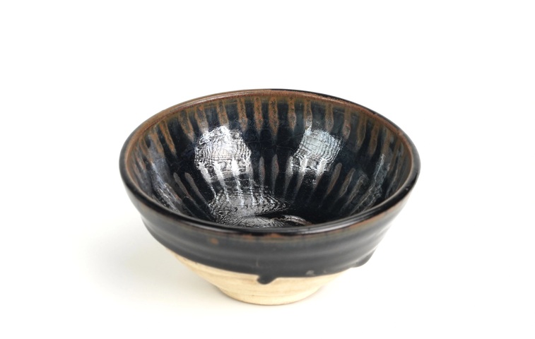 古玩陶瓷鐵銹紅碗真品鑒賞圖