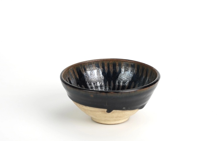 古玩陶瓷鐵銹紅碗真品鑒賞圖