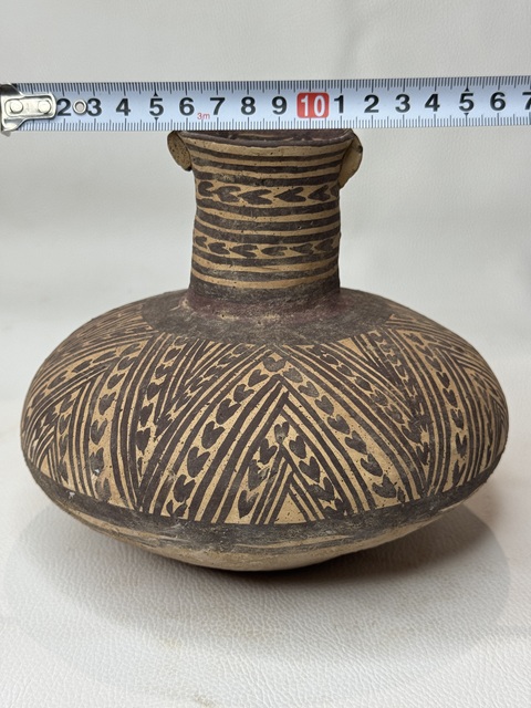 古玩陶瓷馬家窯文化·半山類型折線箭頭紋細頸瓶真品鑒賞圖