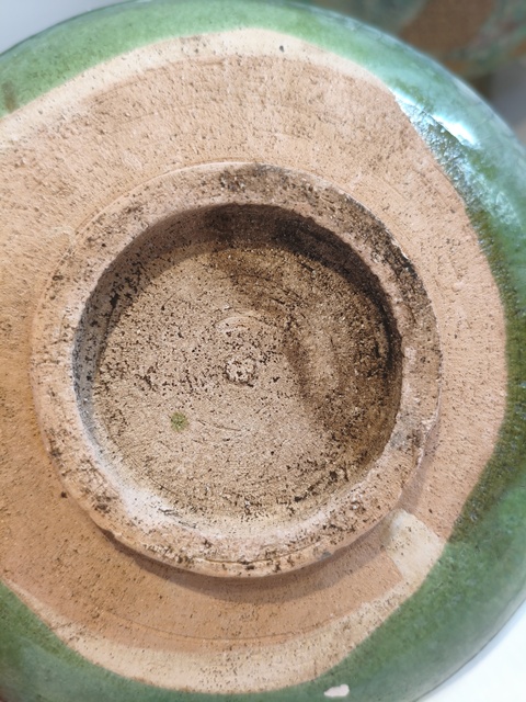古玩陶瓷綠釉印花盤真品鑒賞圖