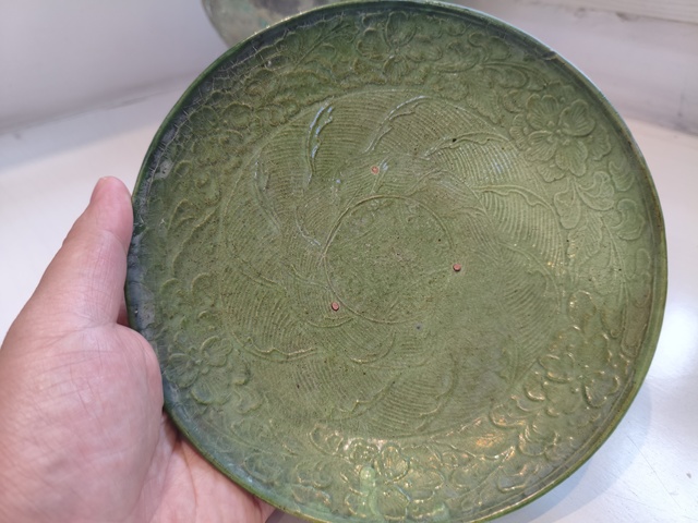 古玩陶瓷綠釉印花盤真品鑒賞圖
