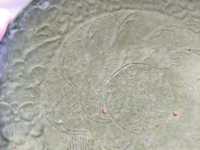 古玩陶瓷綠釉印花盤真品鑒賞圖