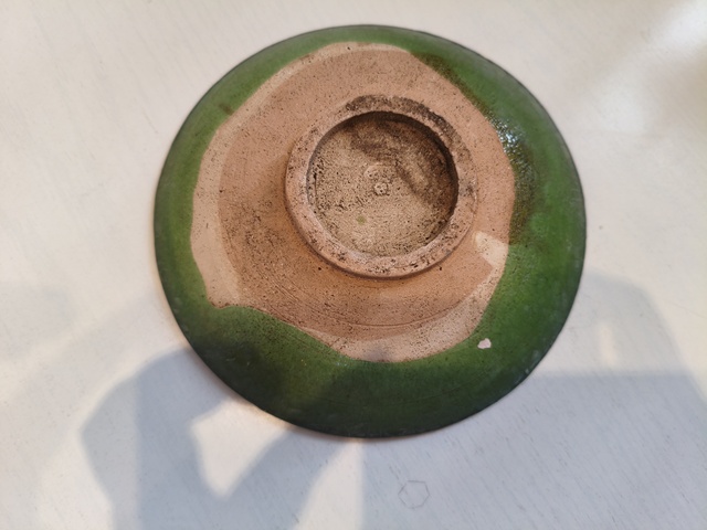 古玩陶瓷綠釉印花盤真品鑒賞圖