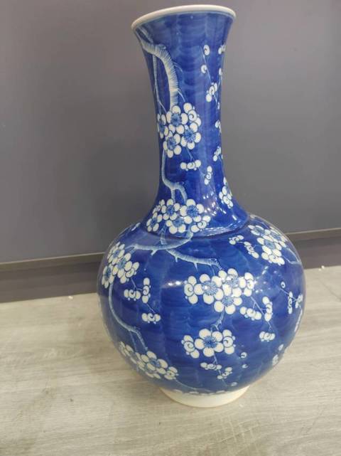 古玩陶瓷冰梅賞瓶拍賣,當前價格8888元