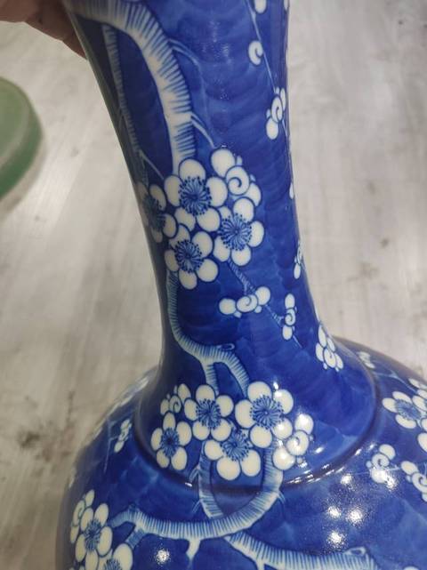 古玩陶瓷冰梅賞瓶拍賣,當前價格8888元