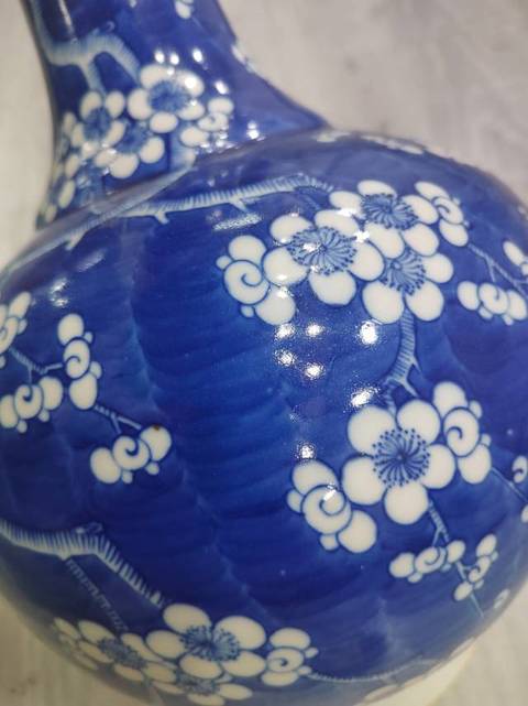 古玩陶瓷冰梅賞瓶拍賣,當前價格8888元