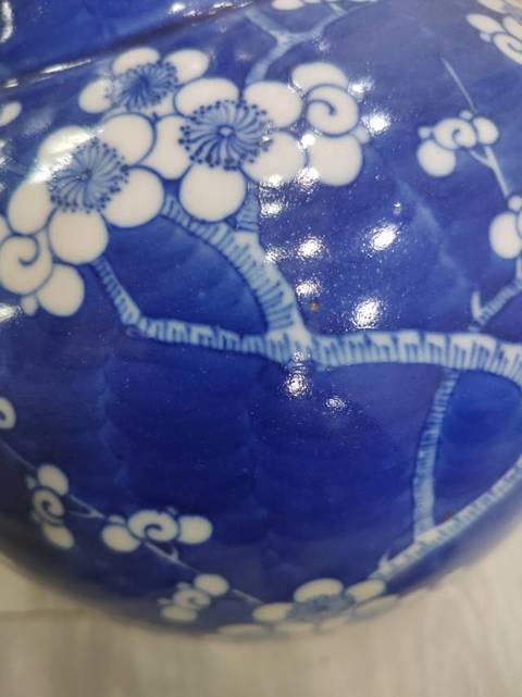 古玩陶瓷冰梅賞瓶拍賣,當前價格8888元