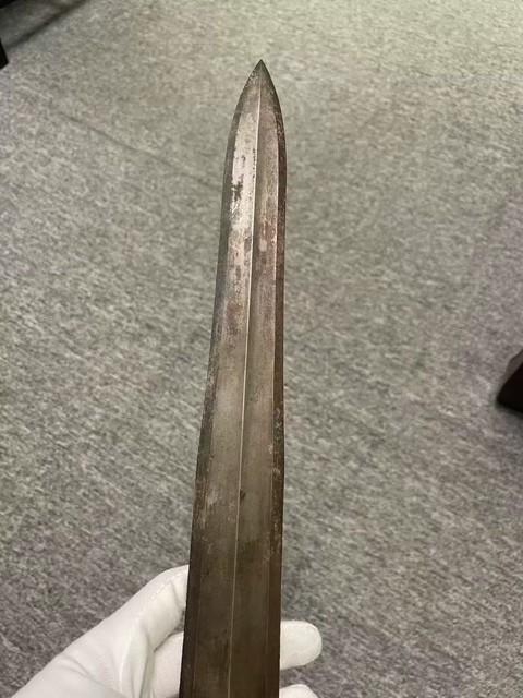 古玩銅器戰國青銅劍真品鑒賞圖