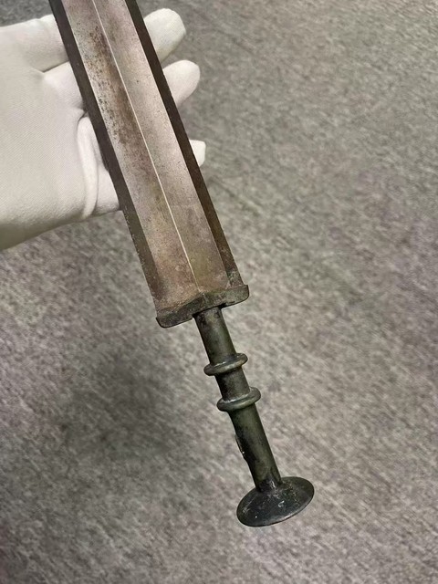 古玩銅器戰國青銅劍真品鑒賞圖