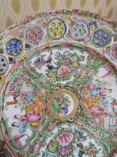 古玩陶瓷人物花繪高足貢盤真品鑒賞圖