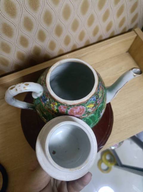 古玩陶瓷蝴蝶白菜牛蛋壺真品鑒賞圖