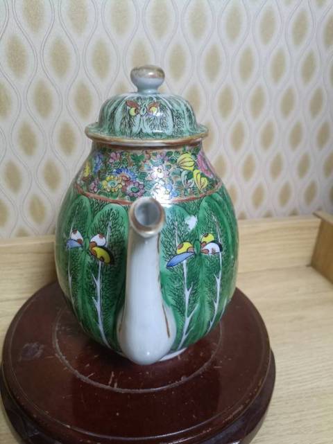 古玩陶瓷蝴蝶白菜牛蛋壺真品鑒賞圖