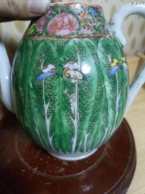 古玩陶瓷蝴蝶白菜牛蛋壺真品鑒賞圖