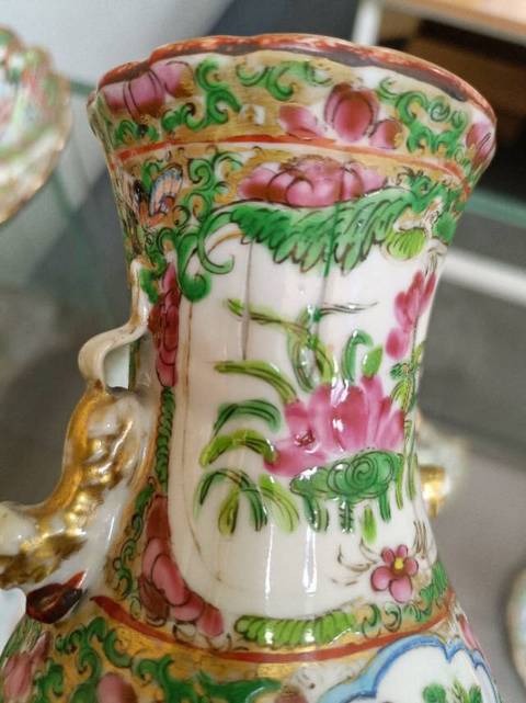 古玩陶瓷人物花繪獸耳口袋瓶真品鑒賞圖