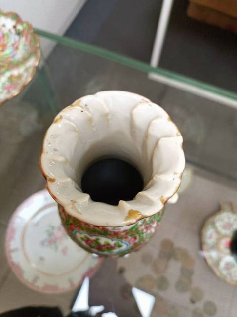 古玩陶瓷人物花繪獸耳口袋瓶真品鑒賞圖