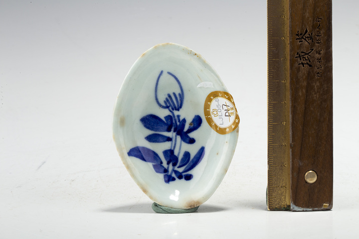 古玩陶瓷民國·青花花卉紋海棠形筆舔
真品鑒賞圖