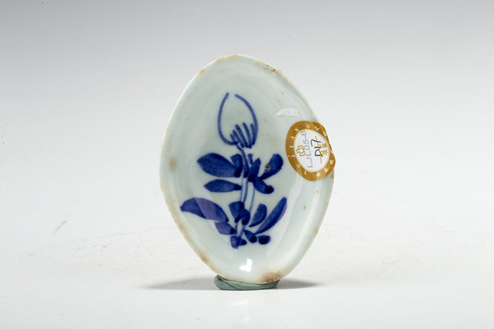 古玩陶瓷民國·青花花卉紋海棠形筆舔
真品鑒賞圖