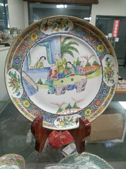 古玩陶瓷人物廣彩盤真品鑒賞圖