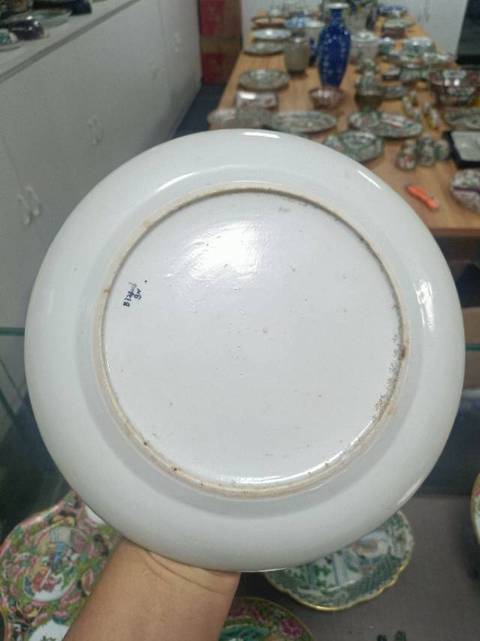 古玩陶瓷人物廣彩盤真品鑒賞圖