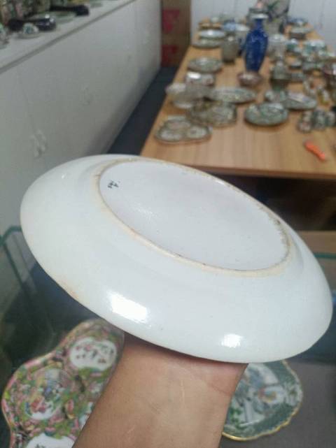 古玩陶瓷人物廣彩盤真品鑒賞圖