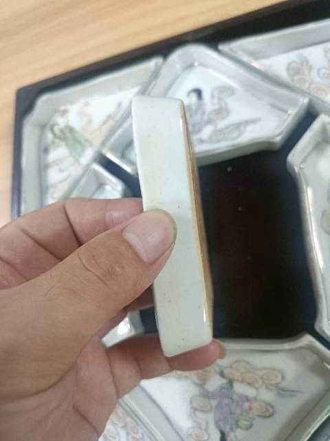 古玩陶瓷九子人物果盤拍賣,當前價格4888元