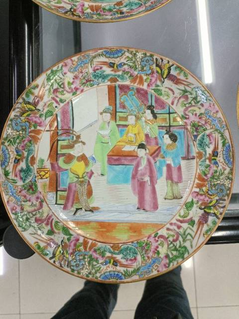 古玩陶瓷廣彩人物盤(pán)拍賣，當(dāng)前價(jià)格2388元