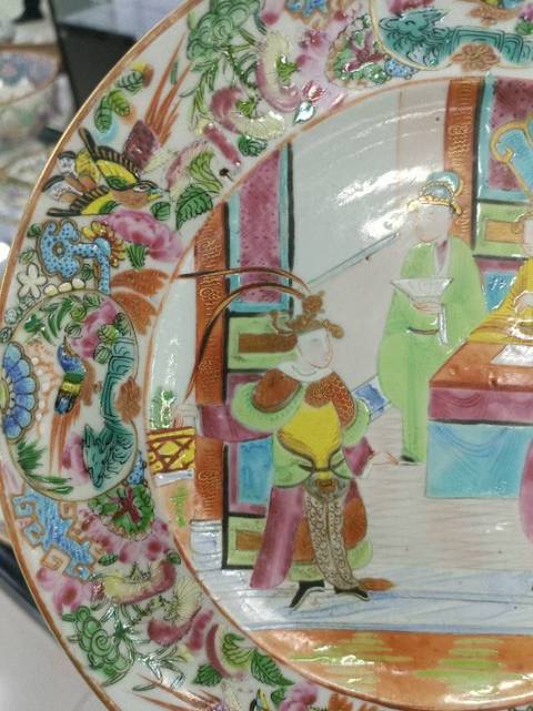 古玩陶瓷廣彩人物盤(pán)拍賣，當(dāng)前價(jià)格2388元