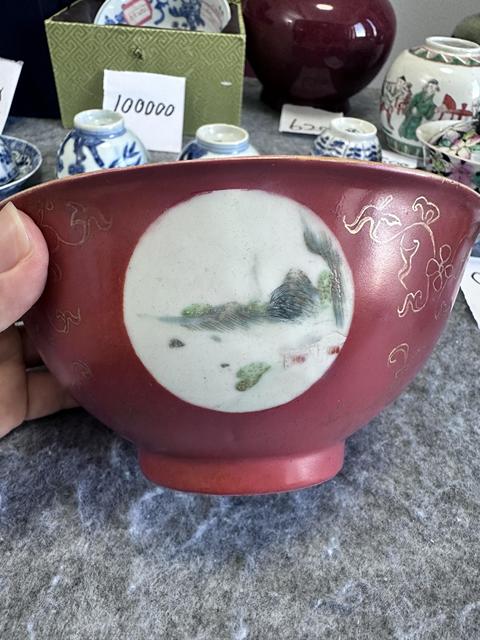 古玩陶瓷胭脂紅開光粉彩山水人物茶碗真品鑒賞圖