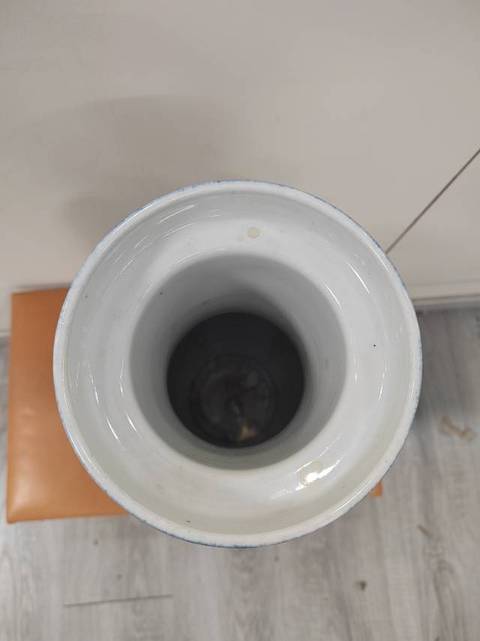 古玩陶瓷祭藍堆粉彩魚紋棒槌瓶真品鑒賞圖