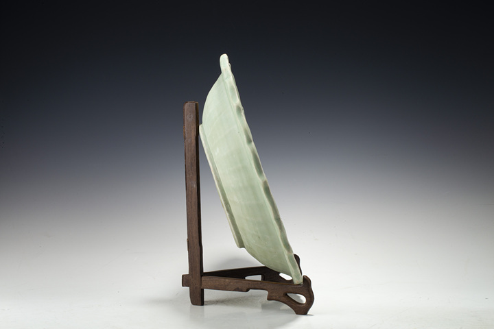 古玩陶瓷明早·龍泉青釉印花紋葵口盤(pán)拍賣(mài)，當(dāng)前價(jià)格6727元