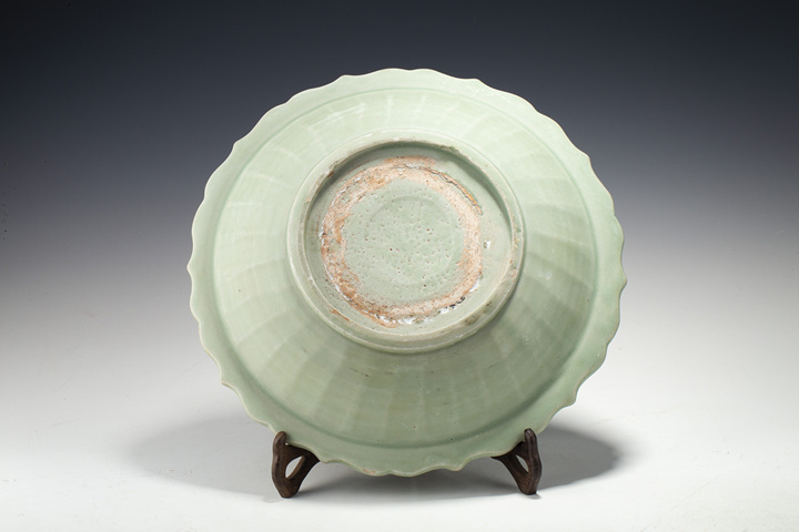 古玩陶瓷明早·龍泉青釉印花紋葵口盤(pán)拍賣(mài)，當(dāng)前價(jià)格6727元