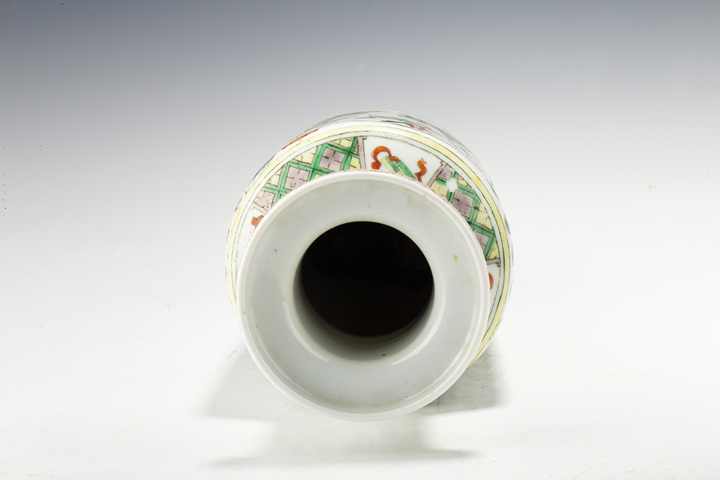 古玩陶瓷晚清·五彩開(kāi)窗花卉紋棒槌瓶拍賣,當(dāng)前價(jià)格4464元