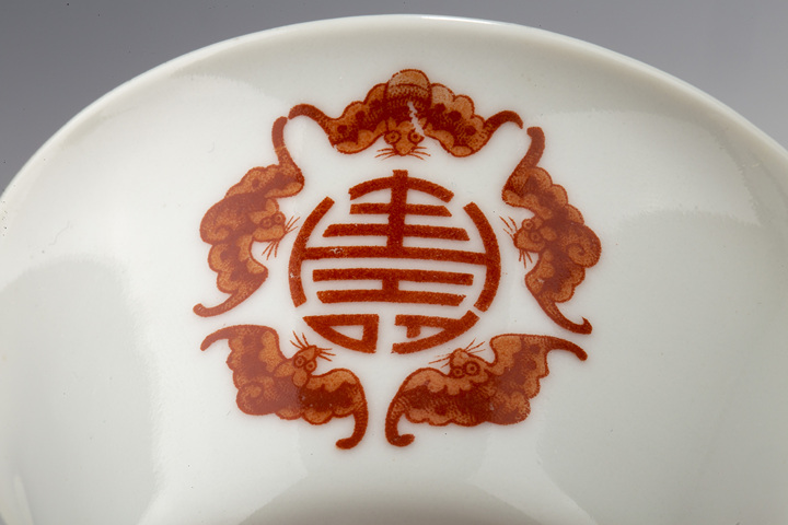 古玩陶瓷民國(guó)·礬紅五福捧壽紋蓋碗拍賣,當(dāng)前價(jià)格746元