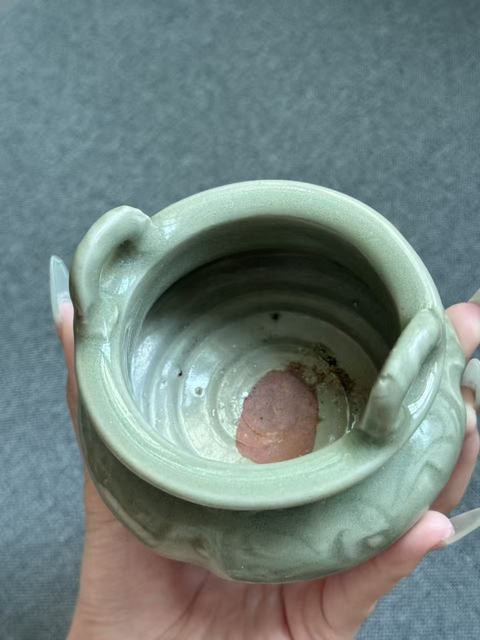 古玩陶瓷龍泉青瓷刻花三足爐真品鑒賞圖