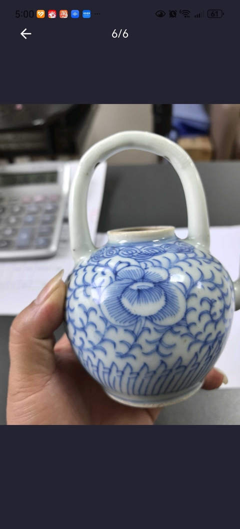 古玩陶瓷青花淡描花卉紋提梁壺真品鑒賞圖