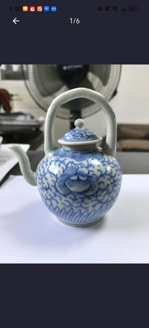 古玩陶瓷青花淡描花卉紋提梁壺真品鑒賞圖