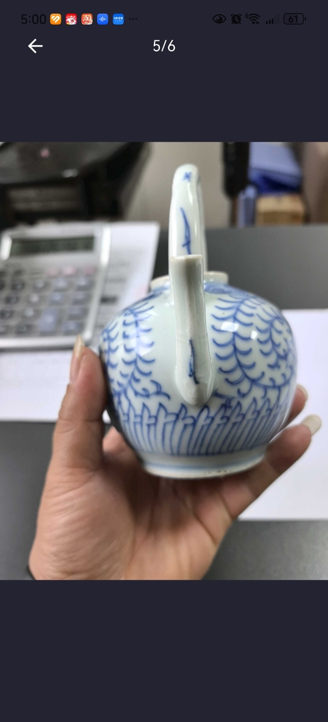 古玩陶瓷青花淡描花卉紋提梁壺真品鑒賞圖